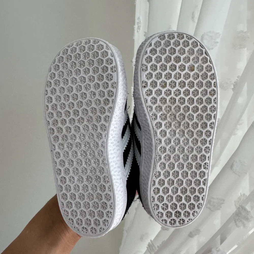 Toddler Adidas Gazelle 🖤 - Picture 4 of 9